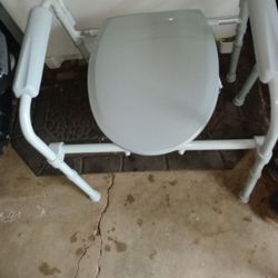 LIKE NEW PORTABLE TOILET