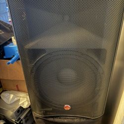 Harbinger VARI V2215 Powered 15"