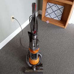 Dyson DC 25 Bagless Vacuum Cleaner 