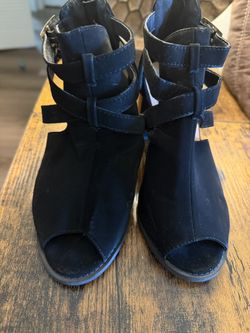 Fashion Shoe. Used In Very Good Conditions Size 6