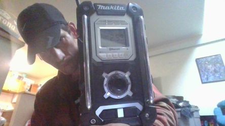 Makita Jobsite radio with bluetooth