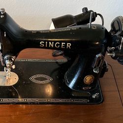 Vintage Singer 99k Sewing Machine/Table Combo