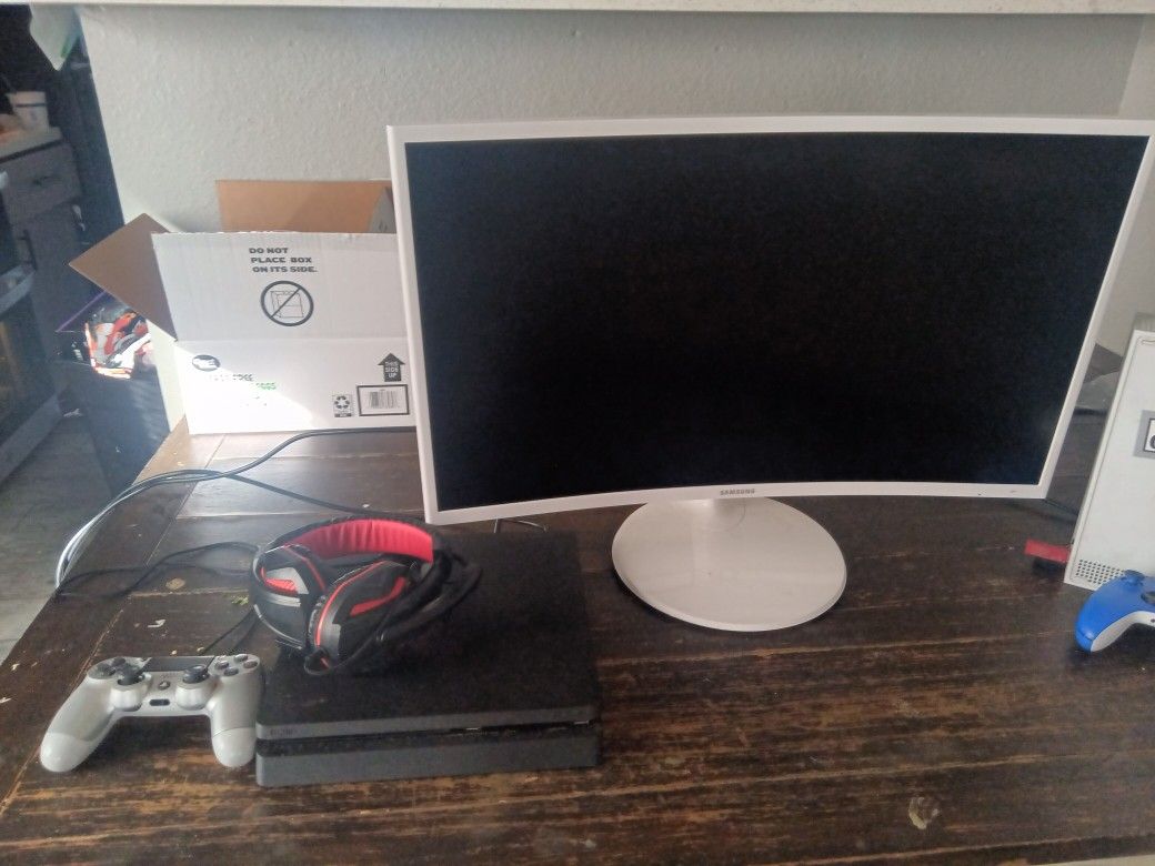 PlayStation 4 + Monitor