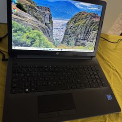 HP 15-da0086od Laptop, 15.6" Touch Screen, Intel Core i7, 8GB Memory, 1TB Hard Drive, Windows 10 needs new battery works good with charger included