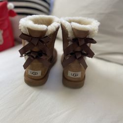 Kids Size 2 Ugg Boots W/bows