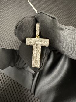 10k YG Natural Diamond Letter T