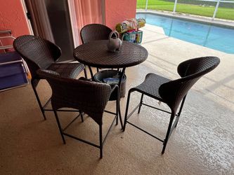 Patio wicker set