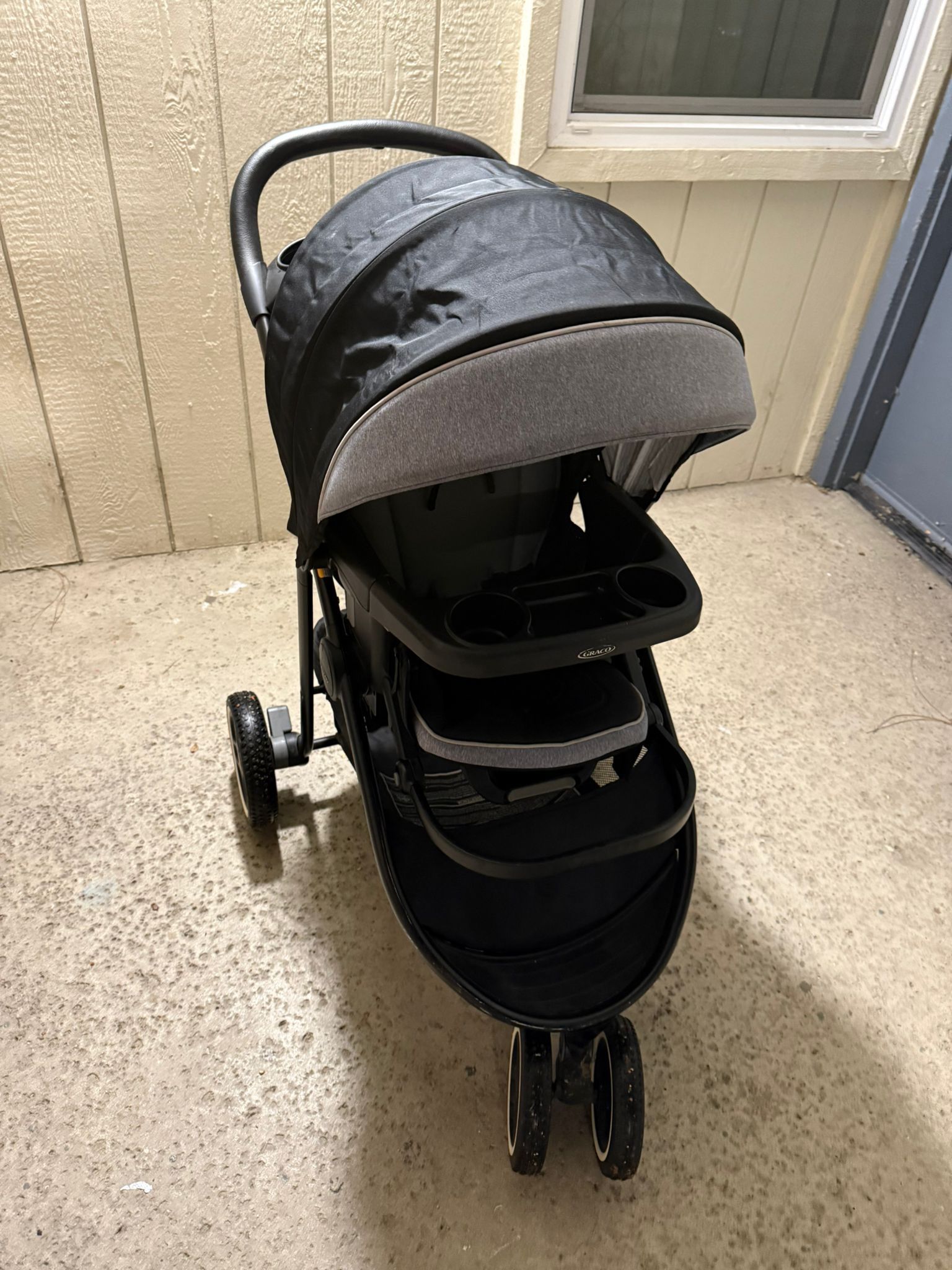 Graco 3-Wheel Stroller – Excellent Condition