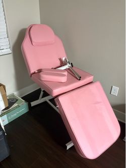 Pink lash, tattoo, facial bed