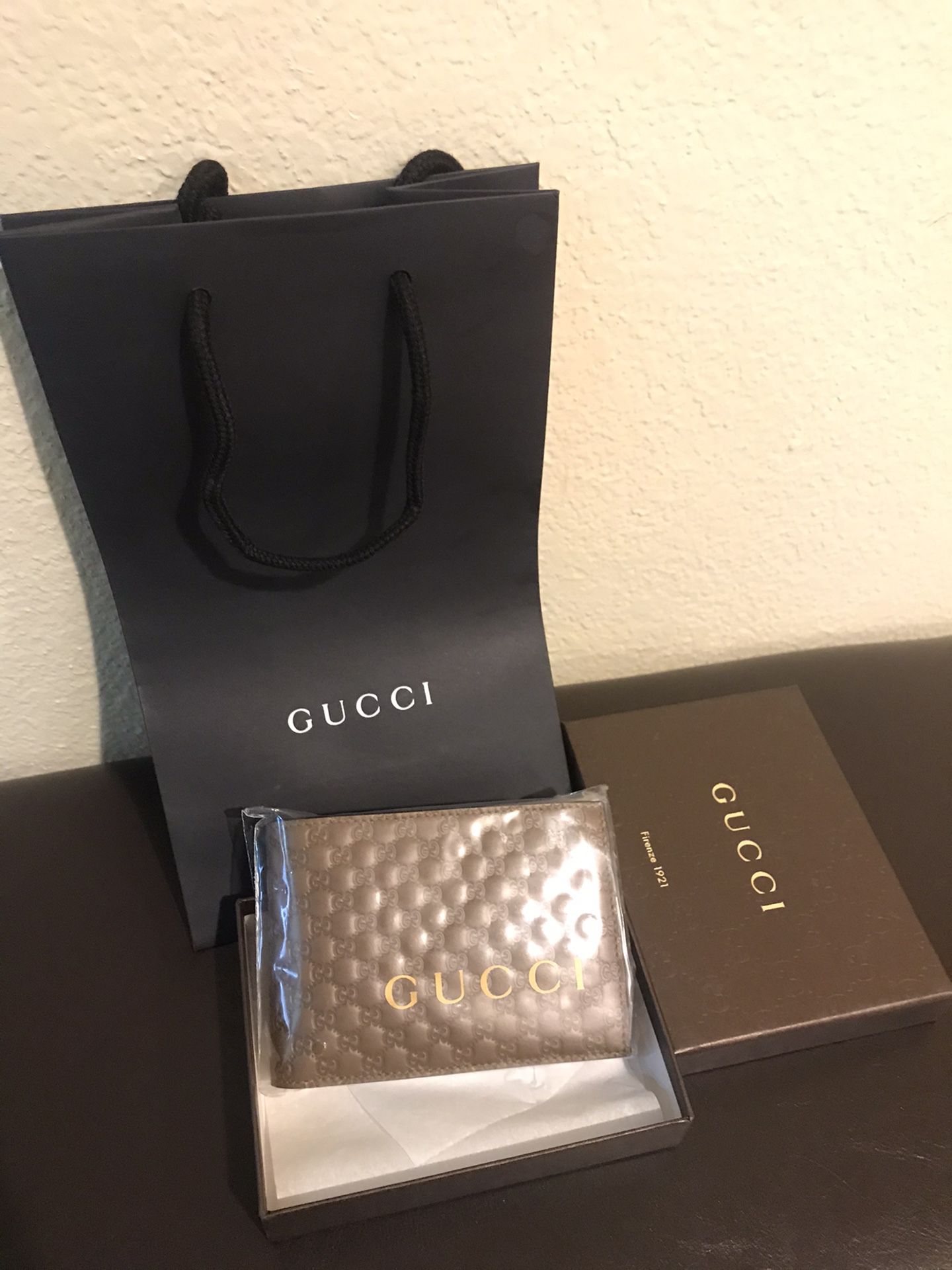 Men’s Gucci wallet authentic