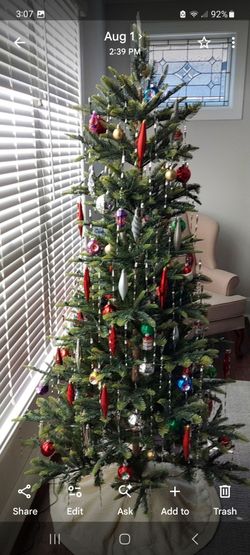 Realistic 6 foot Christmas tree