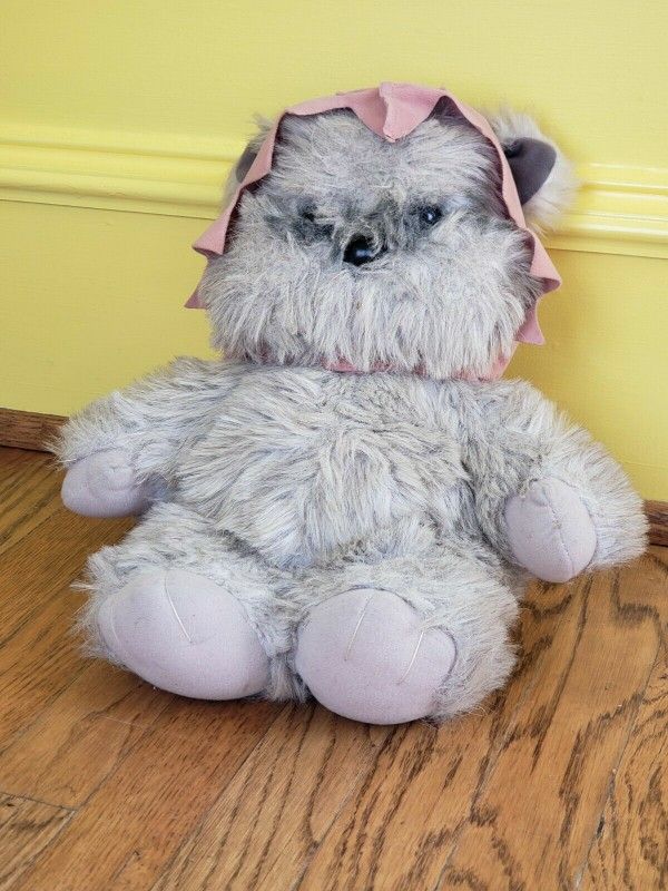 STAR WARS PLUSH TOY-VINTAGE-RETURN OF THE JEDI/PRINCESS KNEESAA EWOK & BONUS FOLDER