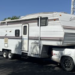 Layton 5th Wheel W Slideout & Pink Slip Nice Trailer 