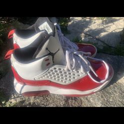 NIKE Jordan Maxin 200 White Black Red Basketball Shoes Men's Size 9 CD6107-101  May need some cleaning. Please be aware. Thanks
