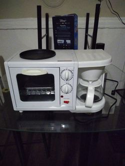 Coffee maker with grillder