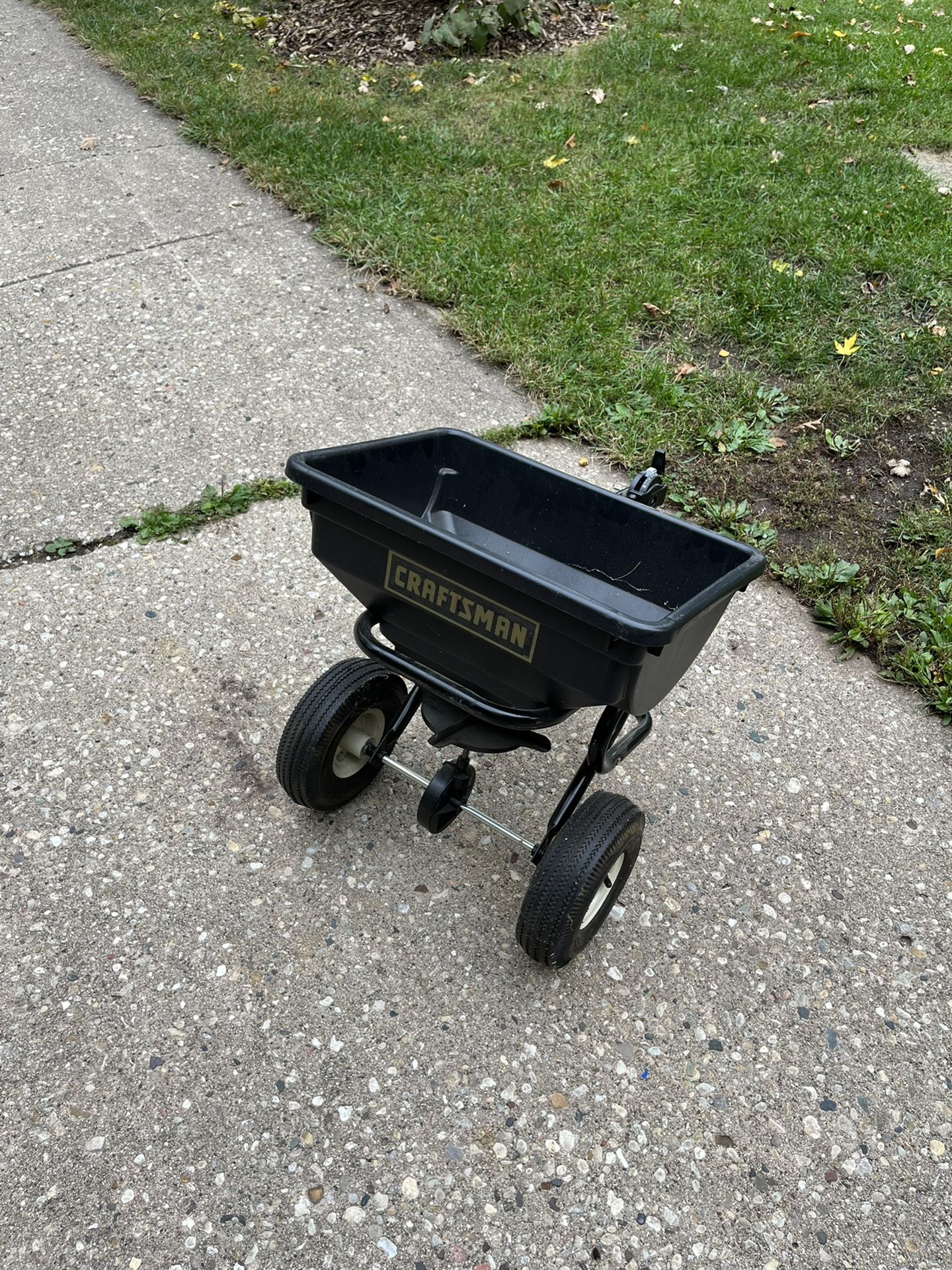 Craftsman Tow Behind Fertilizer Or Seed Spreader