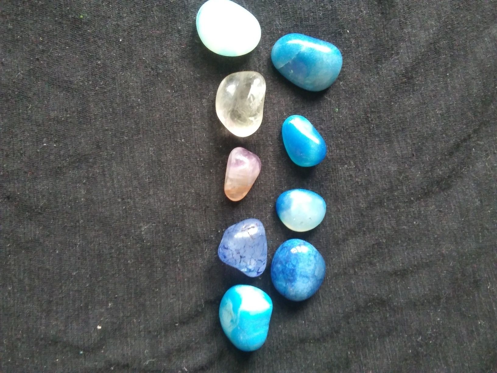 Crystal stones (quartz)