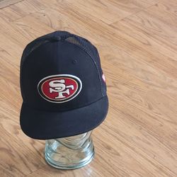 San Francisco 49ers New Era  9FIFTY Snapback Hat Cap One size fits most. 
Mesh back. See the photos for details.
