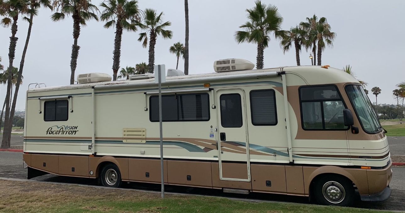 1996 FORD 460 PACE ARROW VISSION