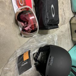 Smith Snowboard Helmet Size Large & Oakley Goggles