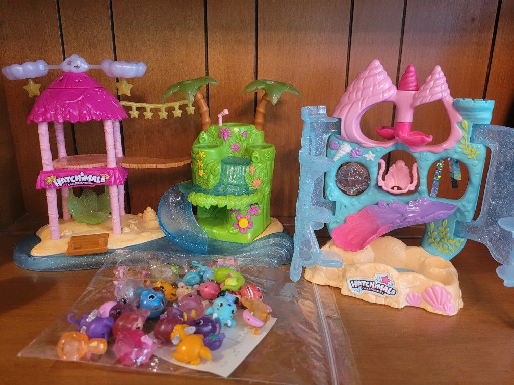Hatchimals CollEGGtibles TROPICAL PARTY Playset with Figures-Lights Music & castle. 23 figures