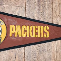Winning Streak - NFL - Green Bay Packers - Pennant - Football Grain Texture