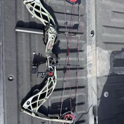 Bowtech Icon DLX hunting bow