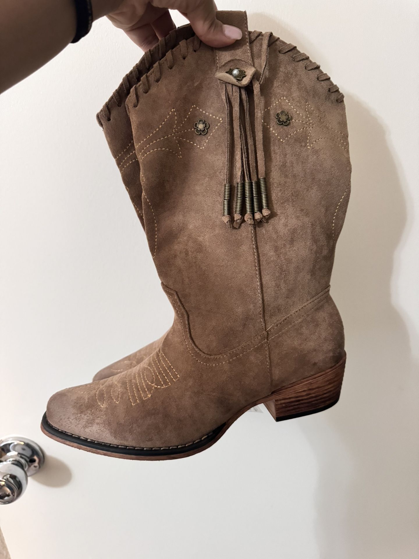 Natural Reflections Kaylee Suede Cowboy Cowgirl Boots with Tassels for Ladies 8.5