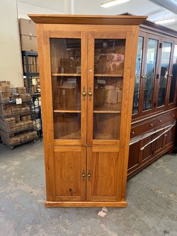 Corner cabinet curio hutch (in store)