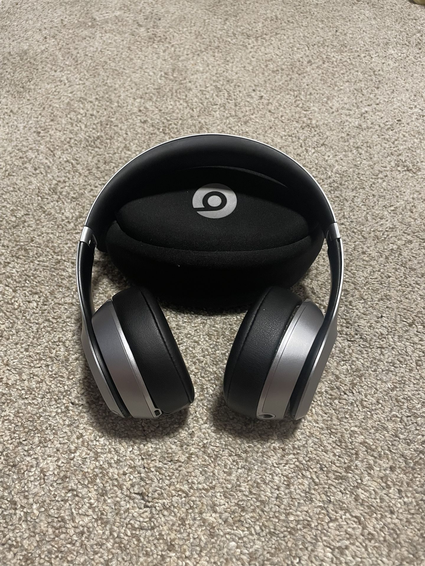 Solo Wireless Beat 3 Headphones With Headphone Case