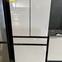 Samsung White Bespoke Four Door Refrigerator XVEU3