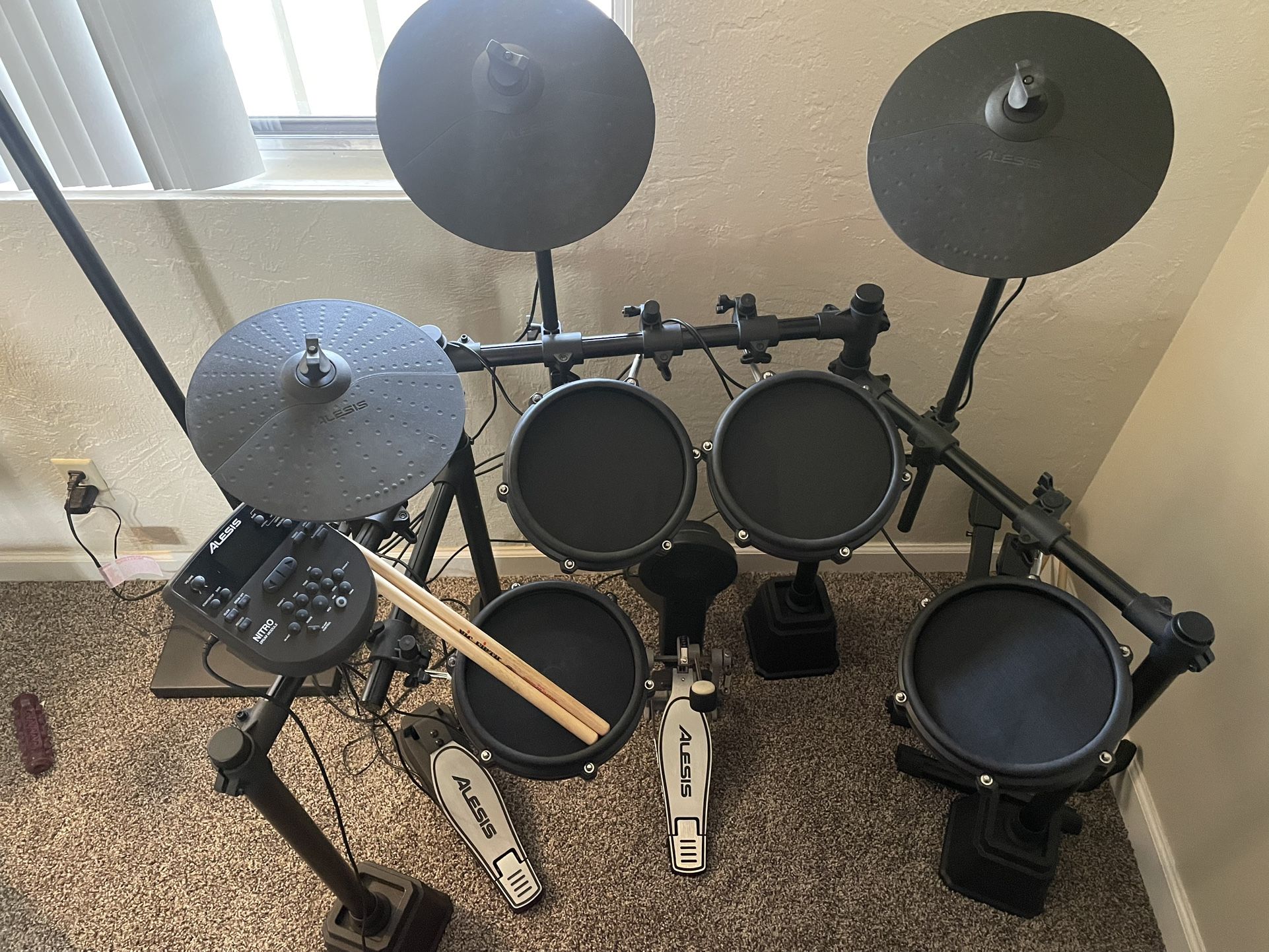 Alesis Nitro Mesh - 8pc Electric Drum Kit