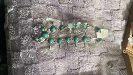 Western style turquoise necklace
