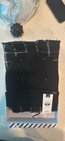 Dockers Beanie & Scarf Set (Brand new)
