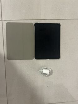 Apple Air iPad Gen 4 + Case + Charger