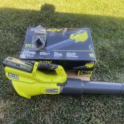 RYOBI BLOWER 40V 120 MPH 550 CFM Cordless Battery Leaf Blower With 4.0 Ah Battery and Charger