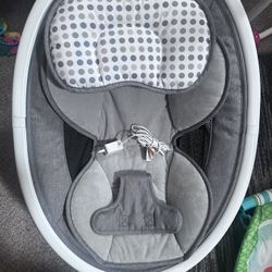 Munchkin Bluetooth Enabled Baby Swing