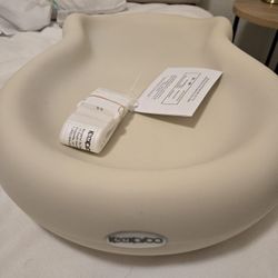Keekaroo Peanut Changer Baby Vanilla