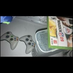 Xbox 360 And The Camera For It