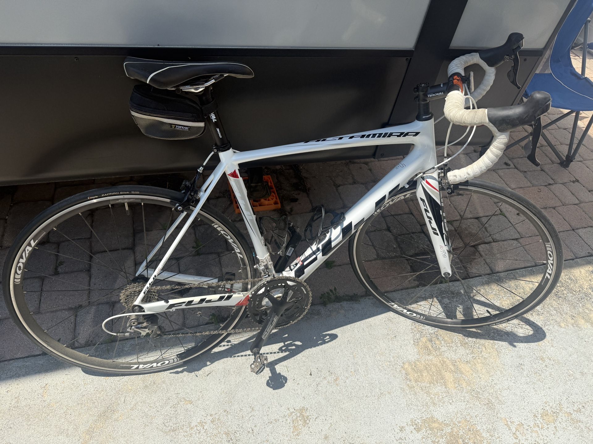 Fuji Altamira 2.0 Carbon Fiber Road Bike 56cm