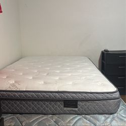 matress and box spring for sale new 