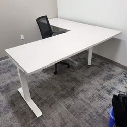 Brand New Herman Miller Elevate L Shape Electric Standing Desk In White