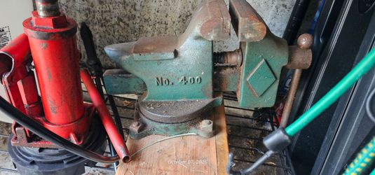 No. 400 Cast Iron Bench Vise