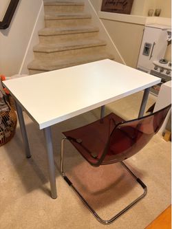 Sleek desk