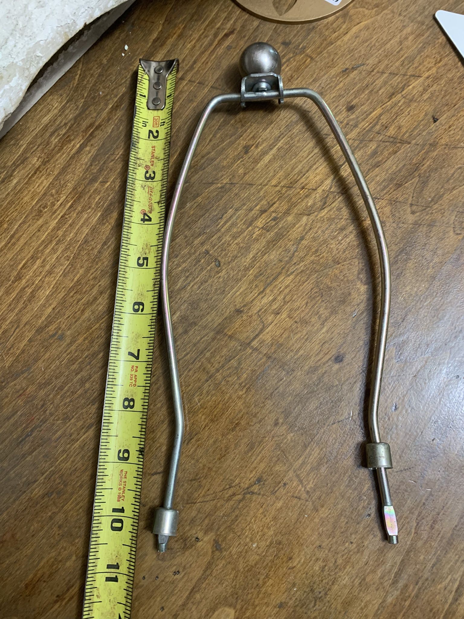 Lamp harp with finial