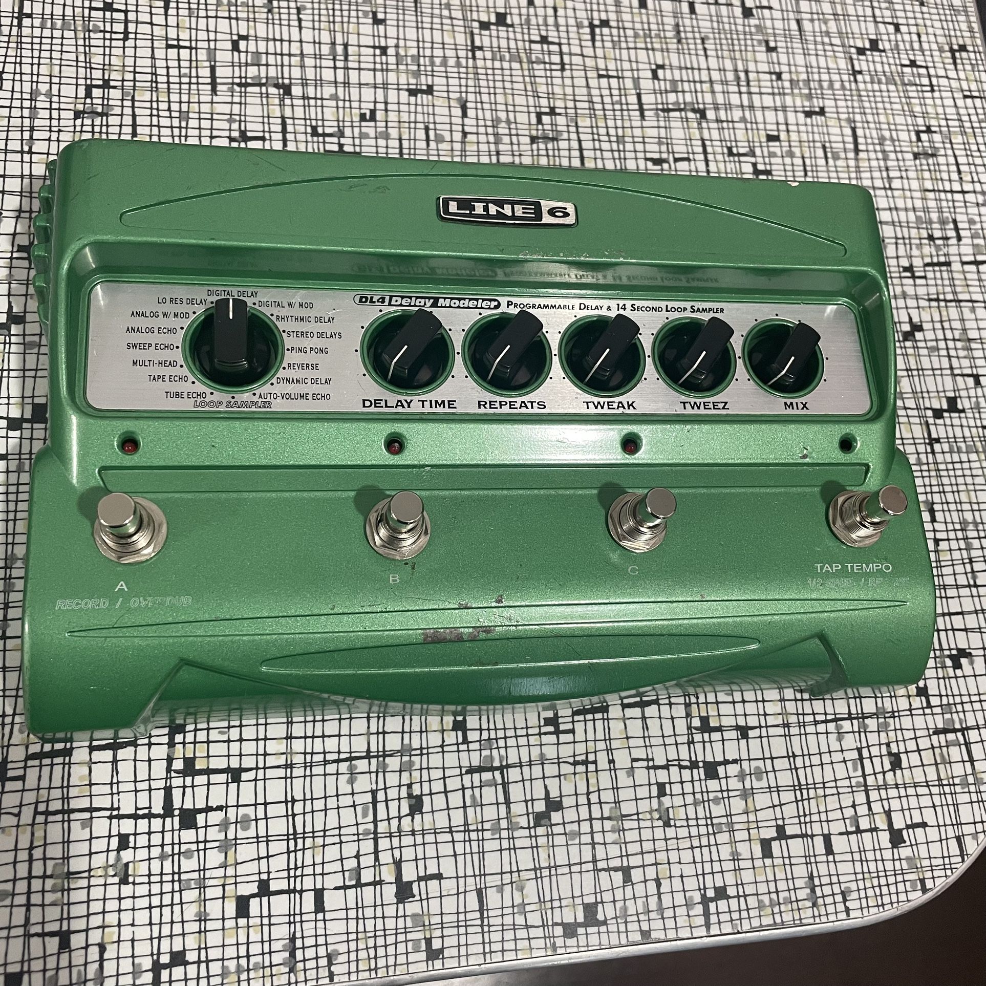 Line 6 DL4 MKI FOR PARTS OR REPAIR