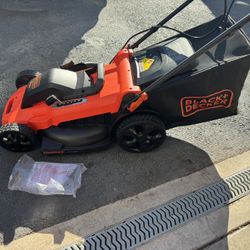 New Black n Decker Corded Mower 13Amp w/ 20” Cutting Width And Bag, Side Chute. Must Pickup