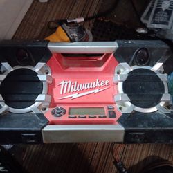 Milwaukee radio battery charger