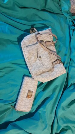 Micheal kors vanilla tote w/ matching wallet