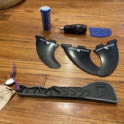 Surfboard Gear deal! - 3 Fins, 1 Fin Puller, 1 Kit, 1 Ratchet  Tool